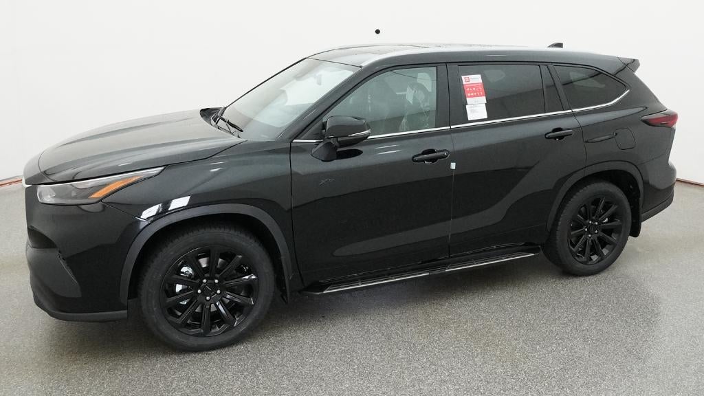 2026 Toyota Highlander — side profile view
